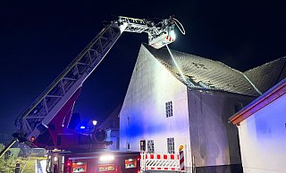 Erneut musste die Feuerwehr Lichtenau am Donnerstagmorgen zur Brandstelle vom Ostermontag in Herbram ausrücken. - Ralph Meyer