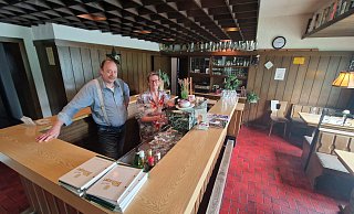 Thomas und Carmen Vögeding werden ihr Gasthaus im Haller Ortsteil Hörste Anfang des nächsten Jahres schließen. - Uwe Pollmeier