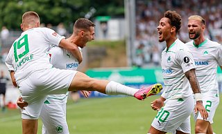 Die SpVgg Greuther Fürth startete mit einem souveränen Heimsieg gegen Paderborn in die neue Saison. - Daniel Löb/dpa