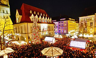 Volle Hütte: Weihnachtsmarkt auf dem Alten Markt. - Bielefeld Marketing GmbH
