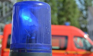 In der Nacht zum Dienstag ereignete sich ein tödlicher Unfall auf der A2. Das Unfallauto fing nach dem Aufprall an zu brennen. - Symbolbild: Pixabay