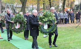 Die feierliche Kranzniederlegung findet in diesem Jahr ganz im Stillen statt. - Frank-Michael Kiel-Steinkamp