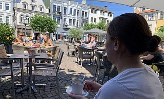 Rita M. (Name geändert) möchte unerkannt bleiben, weil sie vor ihrem Ex-Mann ins Frauenhaus flüchtete. Die alleinerziehende Mutter macht sich große Sorgen um die Zukunft ihrer fünf Töchter. Sie hat Angst, dass diese in der Schule aufgrund der Corona-Umstände - nicht mithalten können. - Natalie Gottwald