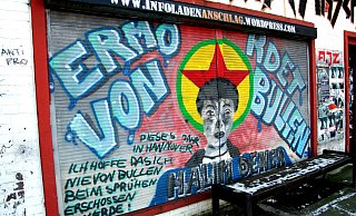 Das Bild zeigt Halim Dener, der 1994 in Hannover erschossen wurde. Den Stern rund um den Kopf des Jugendlichen schätzt der Staatsschutz als verboten ein. - Jens Reichenbach