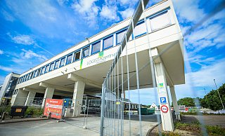 Der Gebäudekomplex von Getränke Essmann wird in den kommenden Wochen abgerissen. An seiner Stelle entstehen zwei neue Logistikhallen. - Sarah Jonek