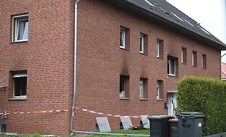 Am Tag danach: In einem Mehrfamilienhaus an der Straße "Am Sunderkamp" brannte es am Montagabend. Rund 100 Rettungskräfte rückten aus. - Björn Kenter