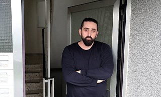 Fassungslos: Idris Seckin wollte lediglich ein Smartphone verkaufen. Vor seiner eigenen Haustür wurde er angegriffen und beraubt. - Wolfgang Rudolf
