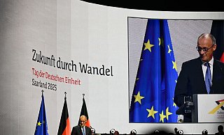 Bundeskanzler Friedrich Merz nutzt die Feier zu 35 Jahre deutscher Einheit für einen Appell zum Aufbruch. - Jean-Christophe Verhaegen/POOL AFP/dpa