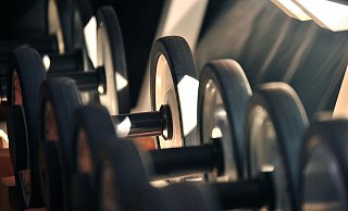 Der Täter ging mit einer Hantelstange auf das Opfer, seinen Vater, los. - Symbolfoto/ Pixabay