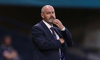 Trainer Steve Clarke hat seinen Vertrag mit dem schottischen Verband bis 2026 verlängert. - Lee Smith/Pool Reuters/AP/dpa