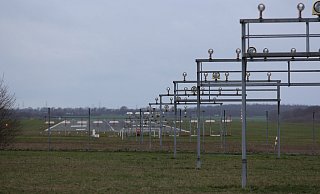 Die Start- und Landebahn des Flughafens Paderborn/Lippstadt mit der so genannten Befeuerungsanlage. - Jens Reddeker