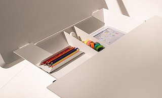 Auch kleine Schreibtische bieten Stauraum unter einer hochklappbaren Platte, wie dieses Modell von Müller Small Living. - Franziska Gabbert/dpa-tmn