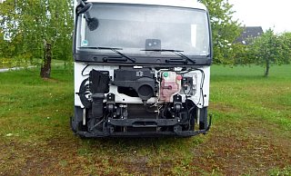 Diebe bauten diverse Fahrzeugteile von dem Lastwagen ab. - Polizei Minden-Lübbecke