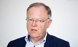 Der niedersächsische Ministerpräsident Stephan Weil (SPD) ist der Ansicht, dass Konflikte in der Ampel zu oft nach außen getragen werden. - Michael Matthey/dpa