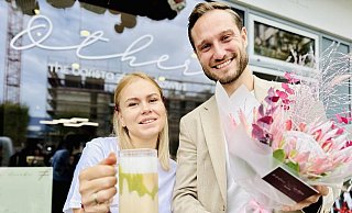 Mariia und Aljoscha Schlosser vor ihrem "Other Coffee" im Leinenmeisterhaus am Hauptbahnhof. - Stefan Becker