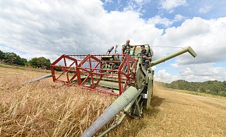 Claas hat seinen Umsatz im Geschäftsjahr 2017/18 um 3,4 Prozent auf den neuen Rekordwert von 3,88 Milliarden Euro gesteigert. - Claas