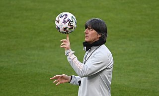Wen nimmt Bundestrainer Joachim Löw mit zur EM?. - Foto: Federico Gambarini/dpa