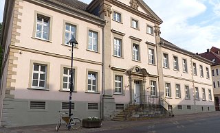 Der Dienst- und Wohnsitz von Erzbischof Hans-Josef Becker am Kamp hat einen Buchwert von 1,17 Millionen Euro. - Jochem Schulze