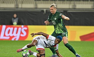 Voller Einsatz für den VfL Wolfsburg: Alexandra Popp (r). - Swen Pförtner/dpa