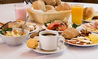 Beim Frühstück im Bäckerei-Café, selbst für einen einzelnen Kaffee, müssen sich Kunden registrieren, wenn sie ihre Leckereien vor Ort verzehren möchten.  - Pixabay (Symbolfoto)
