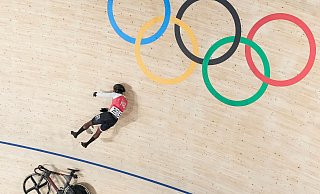 Bahnradfahrer Kwesi Browne stürzte bei Olympia schwer. - Thibault Camus/AP/dpa