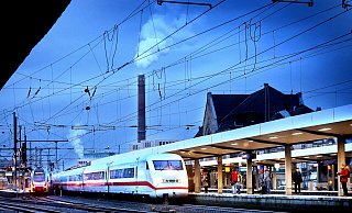 Der ICE musste in Bielefeld besonders lange halten, weil sich der aggressive Fahrgast vehement weigerte, den Zug zu verlassen. - Symbolfoto: Sarah Jonek