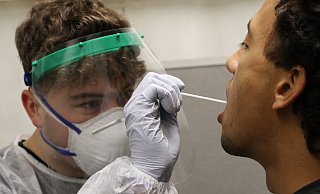 Eines der Argumente für die Bewerbung des Kreises: Die Testkapazitäten im Kreis seien deutlich hochgefahren worden und böten ein umfassendes Bild zur Prognose. - David Knapp
