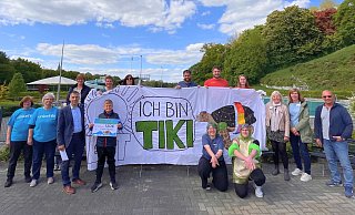 Die Kooperationspartner des Bürener Kinder- und Jugendschutzprojekts „Sommer – Sonne – Sicherheit“ freuen sich über den Kampagnenstart im Freibad. - Stadt Büren