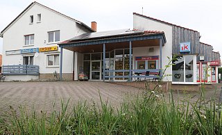 Jahrelang war der Dorfladen von Hans-Georg Becker die zentrale Anlaufstelle für Bürger im Borgentreicher Ortsteil Bühne. Nach 14 Jahren hat er das Geschäft jetzt ausgegeben. - Simone Flörke