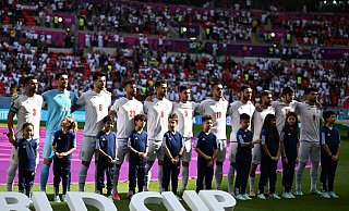 Irans Spieler bei der Nationalhymne vor dem Spiel gegen Wales. - Federico Gambarini/dpa