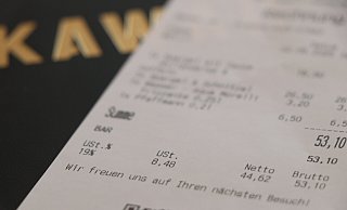 Noch wird auf Speisen in Restaurants eine Mehrwertsteuer von 19 Prozent erhoben. Dieser Satz soll jedoch auf sieben Prozent gesenkt werden. - Holger Kosbab