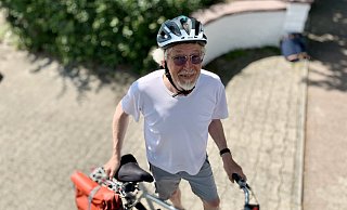 Radwanderer Konrad Monkenbusch zurück im heimischen Brackwede. - Stefan Becker