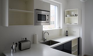 Die Küche in einer Wohnung in Bielefeld-Vilsendorf wurde einfach ausgebaut. (Symbolbild) - dpa