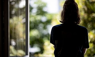 Einsamkeit ist keine Frage des Alters. Auch junge Menschen können an Isolation leiden. - dpa