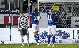 Roberts Uldrikis (Nummer 28) und Joel Grodowski (Nummer 11) vergaben bei Arminias 0:1-Niederlage in Sandhausen haufenweise beste Tormöglichkeiten. - IMAGO/foto2press