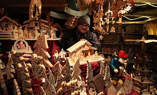 Geringer Schaden: Bei Michael Sohr rührten die Unbekannten die ausgestellte Ware nicht an, kleine Schokoladentäfelchen von Milka steckten sie hingegen ein. - Peter Steinert