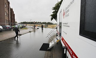 Am Zollhausweg steht mittlerweile auch ein Sanitätscontainer. Hier findet täglich für 90 Minuten eine ärztliche Sprechstunde für die unter Quarantäne gestellten Bewohner der Häuserblocks statt. - Roland Thöring
