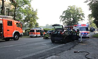 Beide beteiligten Fahrzeuge wurden bei dem Unfall erheblich beschädigt und mussten abgeschleppt werden. - Thorsten Heß