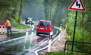 Die letzten Sperren sind geräumt: endlich wieder freie Fahrt auf der Bodelschwinghstraße. - Barbara Franke