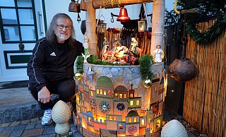 Eugen Michalk hat sich sich sein eigenes Bethlehelm im Vorgarten gebaut. - FRANK-MICHAEL KIEL-STEINKAMP