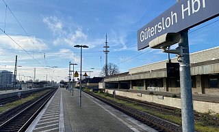 Reisende am Gütersloher Hauptbahnhof müssen sich voraussichtlich auf neue Einschränkungen einstellen. - Christian Bröder