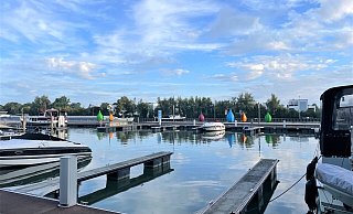 Am Mittellandkanal: Nahe der Marina in Bad Essen wurde die leblose Frau am Dienstag im Wasser entdeckt. - Sandra Spieker