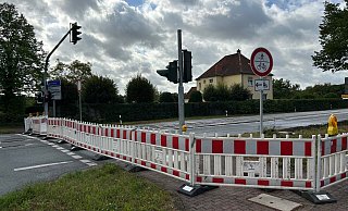 Die B61 zwischen Gütersloh und Rheda-Wiedenbrück ist seit Montag, 15. September, zwischen der Kreuzung am Stadtring Kattenstroth und der Gütersloher Straße für die Sanierung vollgesperrt. - Christian Bröder