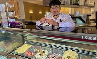 Der 19-Jährige Jordi Dag übernimmt das Kult-Eiscafé "Venezia" an der Alten Synagoge. - Danielle Dörsing
