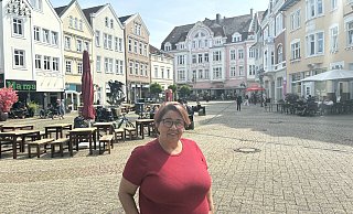Auf dem Gänsemarkt: Zübeyde Polat, Kandidatin für das Bürgermeisteramt in Herford. - Matthias Bungeroth