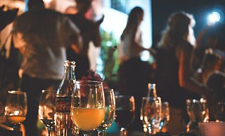 Beim Honky Tonk können die Besucher in mehreren Kneipen Auftritte unterschiedlicher Bands und Musiker genießen. - Unsplash