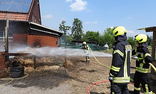 Aufgrund eines intensiven Löschangriffs über zwei Seiten des Gebäudes, konnte das Feuer gelöscht werden. - Gabriele Grund