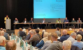 LGS-Chefin Claudia Koch und der Vorstand des Fördervereins informieren die Mitglieder über den aktuellen Stand der Vorbereitungen für die Landesgartenschau. - LGS-Förderverein