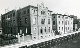Die beiden Betriebsgebäude an der Lutterstraße: Erbaut in den Jahren 1900 und 1902. - Stadtarchiv