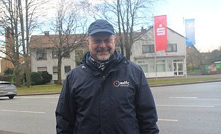 Uwe Diekmann, Sprecher des ADFC Enger-Spenge, kritisiert die Straßenführung an der Werther Straße. - Jan-Henrik Gerdener